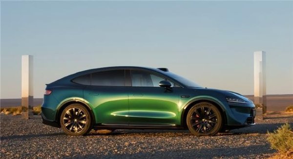 融可赢配资 智界新款首批车主交付，科技赋能汽车产业新未来